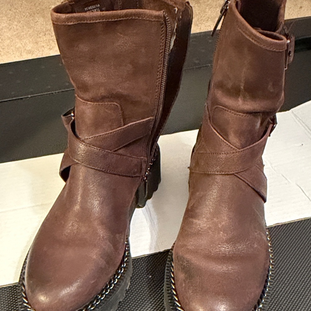 Vince Camuto Dark Brown Combat style Boots. 8M/ 38.5. Side zip. - Picture 13 of 13